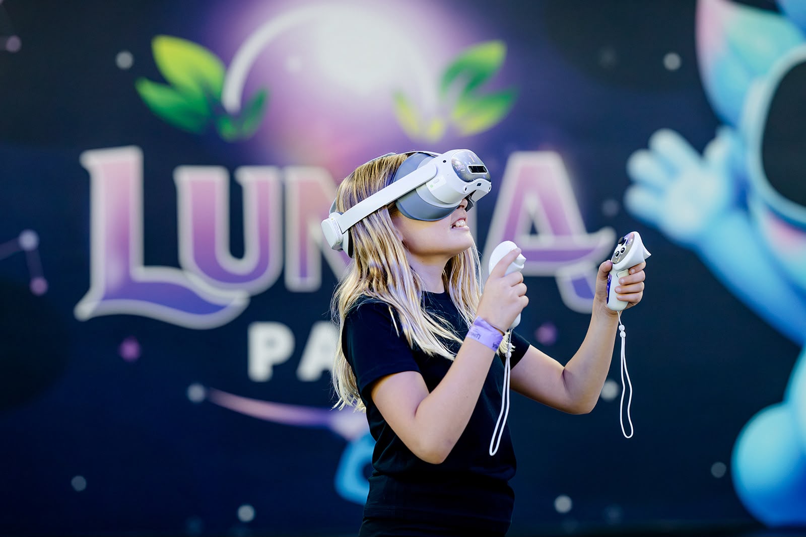 Criança a jogar Realidade Virtual no Lumia Park